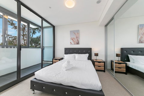 Stylish And Neat Two Bed Apartment In Wentworth Point - Tourism Caloundra 7