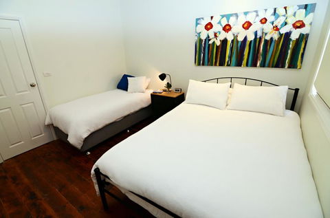 Thelma's Temora - Tourism Caloundra 5