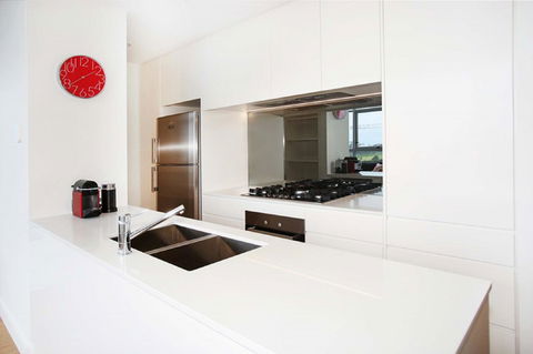 Gadigal Groove - Modern And Bright 3BR Executive Apartment In Zetland With Views - Tourism Caloundra 3
