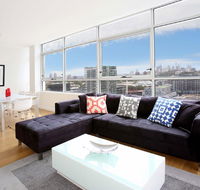 Gadigal Groove - Modern and Bright 3BR Executive Apartment in Zetland with Views - Tourism Caloundra