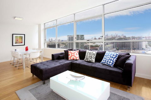 Gadigal Groove - Modern And Bright 3BR Executive Apartment In Zetland With Views - Tourism Caloundra 0