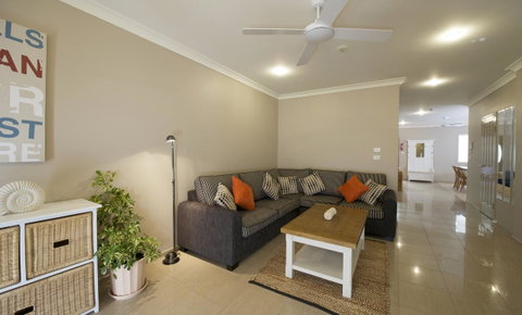 Marty's @ Little Beach - Tourism Caloundra 11