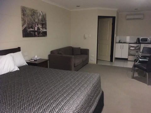 Balranald Club Motel - Tourism Caloundra 4