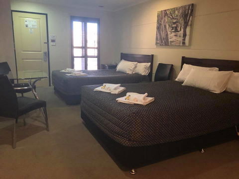 Balranald Club Motel - Tourism Caloundra 0