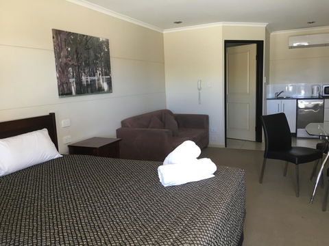 Balranald Club Motel - Tourism Caloundra 3