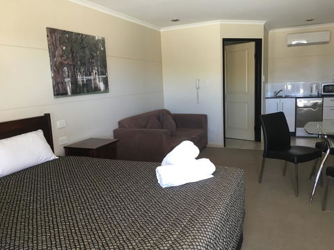 Balranald Club Motel - Tourism Caloundra 2