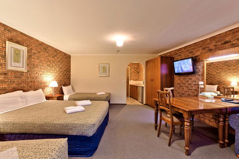 Hume Country Motor Inn - Tourism Caloundra 40