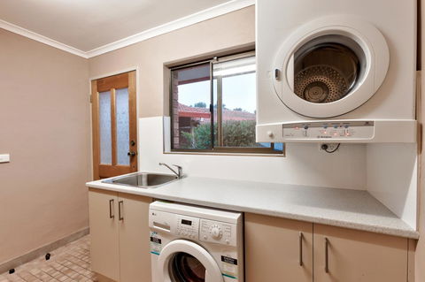 Hume Country Motor Inn - Tourism Caloundra 27