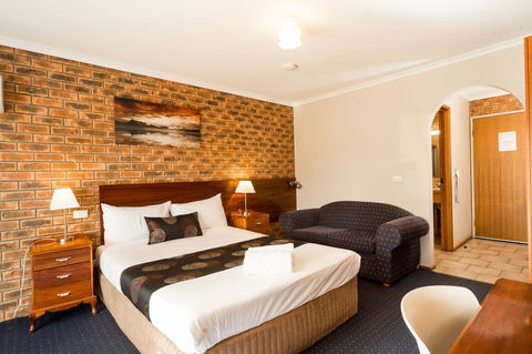Hume Country Motor Inn - Tourism Caloundra 3