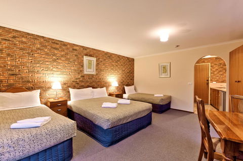 Hume Country Motor Inn - Tourism Caloundra 43
