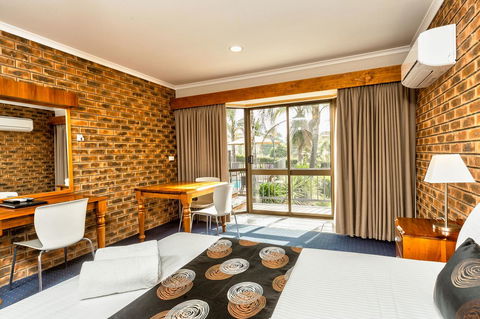 Hume Country Motor Inn - Tourism Caloundra 4
