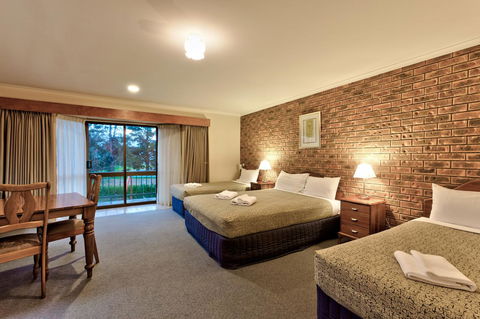Hume Country Motor Inn - Tourism Caloundra 42