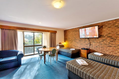 Hume Country Motor Inn - Tourism Caloundra 16