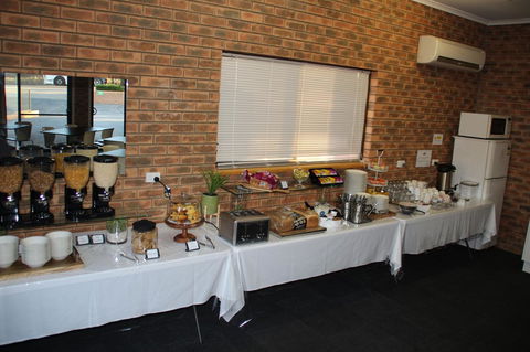 Hume Country Motor Inn - Tourism Caloundra 7