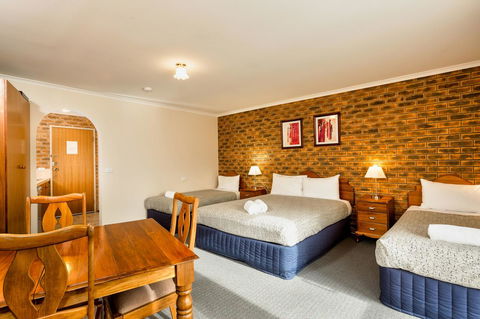 Hume Country Motor Inn - Tourism Caloundra 5