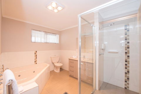 Hume Country Motor Inn - Tourism Caloundra 29