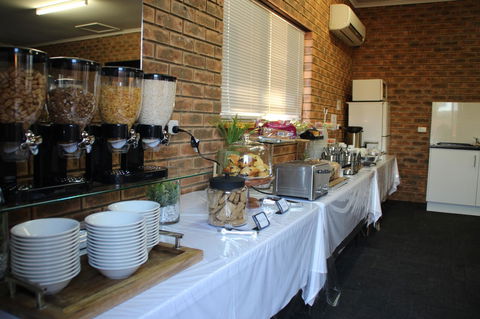 Hume Country Motor Inn - Tourism Caloundra 9