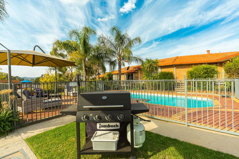 Hume Country Motor Inn - Tourism Caloundra 2