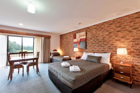 Hume Country Motor Inn - Tourism Caloundra 15