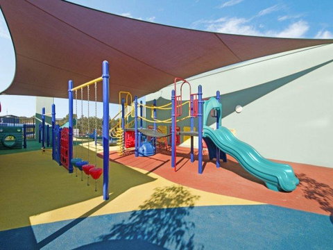 Nomikis\'On The Avenue - Tourism Caloundra 7