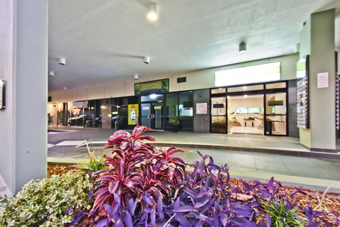 Nomikis\'On The Avenue - Tourism Caloundra 19