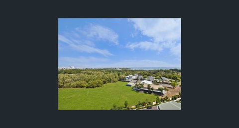 Nomikis\'On The Avenue - Tourism Caloundra 0