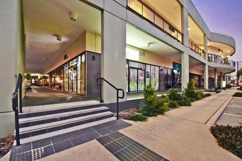 Nomikis\'On The Avenue - Tourism Caloundra 8