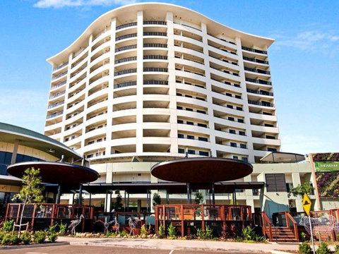 Nomikis\'On The Avenue - Tourism Caloundra 16