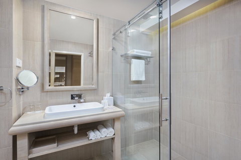 Crowne Plaza Alice Springs Lasseters, An IHG Hotel - Tourism Caloundra 3