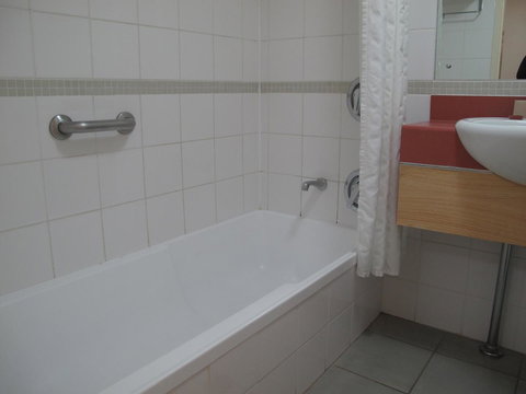 Crowne Plaza Alice Springs Lasseters, An IHG Hotel - Tourism Caloundra 5