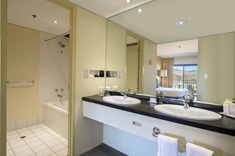 DoubleTree By Hilton Alice Springs - Tourism Caloundra 36