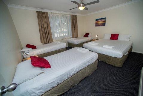 Beaches Serviced Apartments - Tourism Caloundra 0