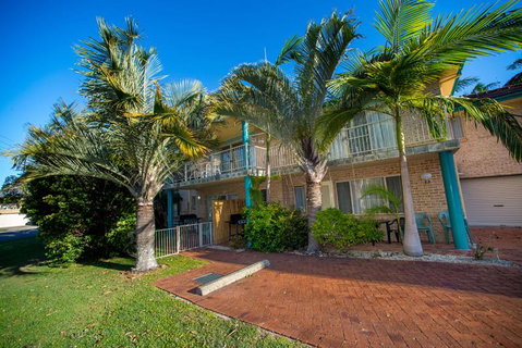 Beaches Serviced Apartments - Tourism Caloundra 1