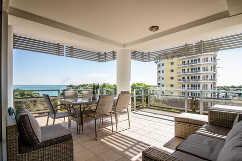 ZEN BY THE WATER - Esplanade Darwin Retreat - Tourism Caloundra 3