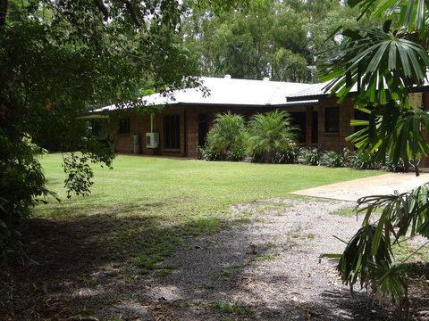 DARWIN'S SHADY ACRES RETREAT - Tourism Caloundra 1