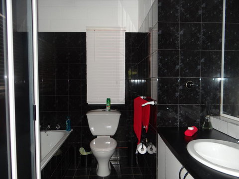 DARWIN'S SHADY ACRES RETREAT - Tourism Caloundra 33