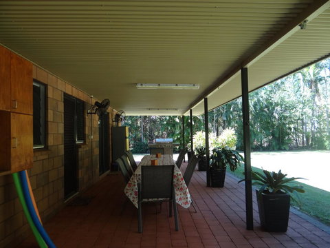 DARWIN'S SHADY ACRES RETREAT - Tourism Caloundra 6