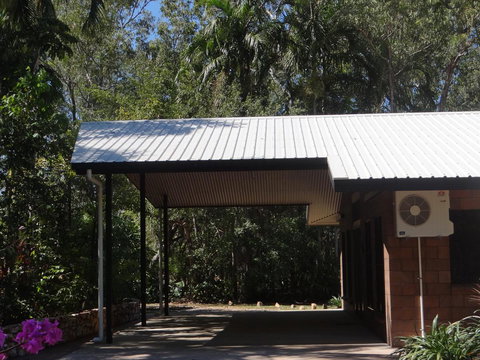 DARWIN'S SHADY ACRES RETREAT - Tourism Caloundra 3
