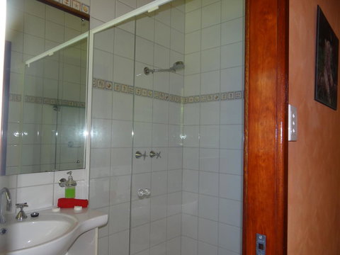 DARWIN'S SHADY ACRES RETREAT - Tourism Caloundra 40