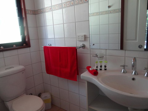 DARWIN'S SHADY ACRES RETREAT - Tourism Caloundra 39