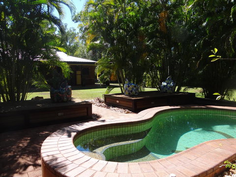DARWIN'S SHADY ACRES RETREAT - Tourism Caloundra 12