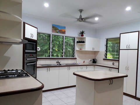 DARWIN'S SHADY ACRES RETREAT - Tourism Caloundra 23