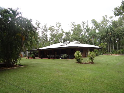DARWIN'S SHADY ACRES RETREAT - Tourism Caloundra 0