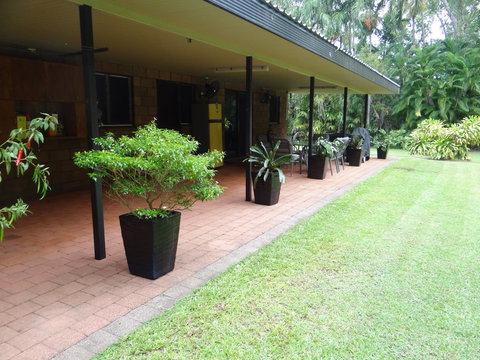 DARWIN'S SHADY ACRES RETREAT - Tourism Caloundra 7