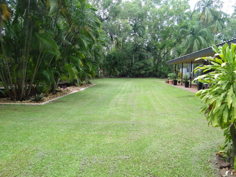 DARWIN'S SHADY ACRES RETREAT - Tourism Caloundra 8