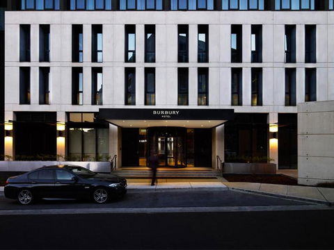 Burbury Hotel - Tourism Caloundra 0