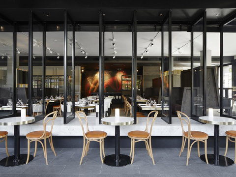 Burbury Hotel - Tourism Caloundra 18