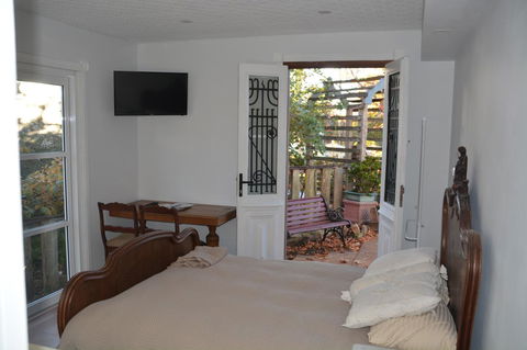 Garden Room - Tourism Caloundra 6