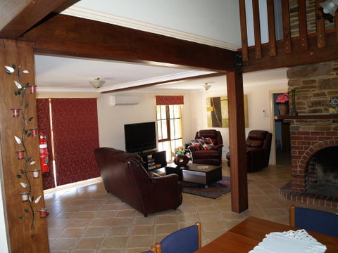 Boobook Manor - Tourism Caloundra 2