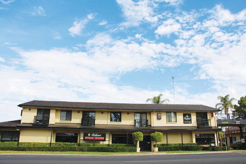 Boulevard Motor Inn - Tourism Caloundra 0